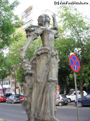 [P22] Statuie - Bdul Al. Obregia, str. Stăruinței.  » foto by tata123 🔱
 - 
<span class="allrVoted glyphicon glyphicon-heart hidden" id="av683953"></span>
<a class="m-l-10 hidden" id="sv683953" onclick="voting_Foto_DelVot(,683953,3511)" role="button">șterge vot <span class="glyphicon glyphicon-remove"></span></a>
<a id="v9683953" class=" c-red"  onclick="voting_Foto_SetVot(683953)" role="button"><span class="glyphicon glyphicon-heart-empty"></span> <b>LIKE</b> = Votează poza</a> <img class="hidden"  id="f683953W9" src="/imagini/loader.gif" border="0" /><span class="AjErrMes hidden" id="e683953ErM"></span>