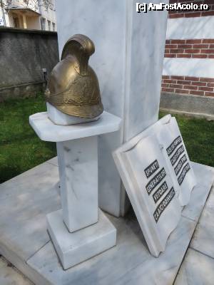 [P11] Detaliu monument - Biserica „Sf. Gheorghe” - Plevna.  » foto by tata123 🔱
 - 
<span class="allrVoted glyphicon glyphicon-heart hidden" id="av694180"></span>
<a class="m-l-10 hidden" id="sv694180" onclick="voting_Foto_DelVot(,694180,3511)" role="button">șterge vot <span class="glyphicon glyphicon-remove"></span></a>
<a id="v9694180" class=" c-red"  onclick="voting_Foto_SetVot(694180)" role="button"><span class="glyphicon glyphicon-heart-empty"></span> <b>LIKE</b> = Votează poza</a> <img class="hidden"  id="f694180W9" src="/imagini/loader.gif" border="0" /><span class="AjErrMes hidden" id="e694180ErM"></span>