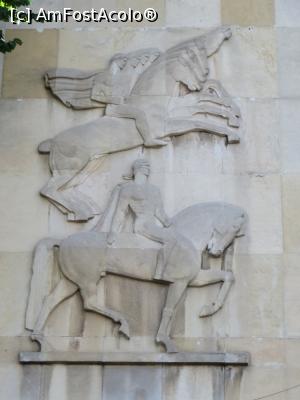 [P16] Grajdurile Regale - Universitatea Națională de Educație Fizică și Sport - frize pe pereții intrării principale.  » foto by tata123 🔱
 - 
<span class="allrVoted glyphicon glyphicon-heart hidden" id="av716180"></span>
<a class="m-l-10 hidden" id="sv716180" onclick="voting_Foto_DelVot(,716180,3511)" role="button">șterge vot <span class="glyphicon glyphicon-remove"></span></a>
<a id="v9716180" class=" c-red"  onclick="voting_Foto_SetVot(716180)" role="button"><span class="glyphicon glyphicon-heart-empty"></span> <b>LIKE</b> = Votează poza</a> <img class="hidden"  id="f716180W9" src="/imagini/loader.gif" border="0" /><span class="AjErrMes hidden" id="e716180ErM"></span>