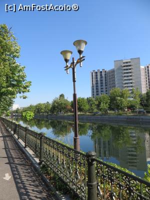 [P19] Ne apropiem de Spitalul Universitar de Urgență București (pe vremuri era marcată pe trotuarul de lângă apă și o pistă de biciclete - greu de mers din cauza copacilor).  » foto by tata123 🔱
 - 
<span class="allrVoted glyphicon glyphicon-heart hidden" id="av716183"></span>
<a class="m-l-10 hidden" id="sv716183" onclick="voting_Foto_DelVot(,716183,3511)" role="button">șterge vot <span class="glyphicon glyphicon-remove"></span></a>
<a id="v9716183" class=" c-red"  onclick="voting_Foto_SetVot(716183)" role="button"><span class="glyphicon glyphicon-heart-empty"></span> <b>LIKE</b> = Votează poza</a> <img class="hidden"  id="f716183W9" src="/imagini/loader.gif" border="0" /><span class="AjErrMes hidden" id="e716183ErM"></span>