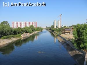 [P02] Dâmbovița în aval de Podul Ciurel (în stânga ștrandul și un complex residential nou; în dreapta picioarele podului hobanat în construcție).  » foto by tata123 🔱
 - 
<span class="allrVoted glyphicon glyphicon-heart hidden" id="av716166"></span>
<a class="m-l-10 hidden" id="sv716166" onclick="voting_Foto_DelVot(,716166,3511)" role="button">șterge vot <span class="glyphicon glyphicon-remove"></span></a>
<a id="v9716166" class=" c-red"  onclick="voting_Foto_SetVot(716166)" role="button"><span class="glyphicon glyphicon-heart-empty"></span> <b>LIKE</b> = Votează poza</a> <img class="hidden"  id="f716166W9" src="/imagini/loader.gif" border="0" /><span class="AjErrMes hidden" id="e716166ErM"></span>