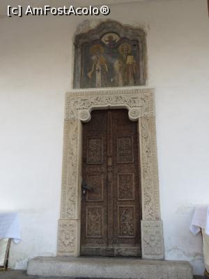 [P13] Ușă acces - Biserica Bucur Ciobanul. » foto by tata123 🔱
 - 
<span class="allrVoted glyphicon glyphicon-heart hidden" id="av718922"></span>
<a class="m-l-10 hidden" id="sv718922" onclick="voting_Foto_DelVot(,718922,3511)" role="button">șterge vot <span class="glyphicon glyphicon-remove"></span></a>
<a id="v9718922" class=" c-red"  onclick="voting_Foto_SetVot(718922)" role="button"><span class="glyphicon glyphicon-heart-empty"></span> <b>LIKE</b> = Votează poza</a> <img class="hidden"  id="f718922W9" src="/imagini/loader.gif" border="0" /><span class="AjErrMes hidden" id="e718922ErM"></span>