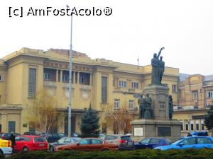 [P14] Fațada estică și statuia Eroilor CFR-iști - Gara de Nord.  » foto by tata123 🔱
 - 
<span class="allrVoted glyphicon glyphicon-heart hidden" id="av820959"></span>
<a class="m-l-10 hidden" id="sv820959" onclick="voting_Foto_DelVot(,820959,3511)" role="button">șterge vot <span class="glyphicon glyphicon-remove"></span></a>
<a id="v9820959" class=" c-red"  onclick="voting_Foto_SetVot(820959)" role="button"><span class="glyphicon glyphicon-heart-empty"></span> <b>LIKE</b> = Votează poza</a> <img class="hidden"  id="f820959W9" src="/imagini/loader.gif" border="0" /><span class="AjErrMes hidden" id="e820959ErM"></span>