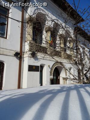 [P20] Balconul brâncovenesc al Casei Dissescu/Institutul de Istorie a Artei „George Oprescu”.  » foto by tata123 🔱
 - 
<span class="allrVoted glyphicon glyphicon-heart hidden" id="av948693"></span>
<a class="m-l-10 hidden" id="sv948693" onclick="voting_Foto_DelVot(,948693,3511)" role="button">șterge vot <span class="glyphicon glyphicon-remove"></span></a>
<a id="v9948693" class=" c-red"  onclick="voting_Foto_SetVot(948693)" role="button"><span class="glyphicon glyphicon-heart-empty"></span> <b>LIKE</b> = Votează poza</a> <img class="hidden"  id="f948693W9" src="/imagini/loader.gif" border="0" /><span class="AjErrMes hidden" id="e948693ErM"></span>