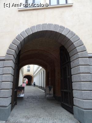 [P20] Trecere prin „Hanul Gabroveni” - Centrul Vechi, București.  » foto by tata123 🔱
 - 
<span class="allrVoted glyphicon glyphicon-heart hidden" id="av1034332"></span>
<a class="m-l-10 hidden" id="sv1034332" onclick="voting_Foto_DelVot(,1034332,3511)" role="button">șterge vot <span class="glyphicon glyphicon-remove"></span></a>
<a id="v91034332" class=" c-red"  onclick="voting_Foto_SetVot(1034332)" role="button"><span class="glyphicon glyphicon-heart-empty"></span> <b>LIKE</b> = Votează poza</a> <img class="hidden"  id="f1034332W9" src="/imagini/loader.gif" border="0" /><span class="AjErrMes hidden" id="e1034332ErM"></span>