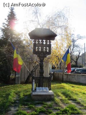 [P19] Troița de la Televiziunea Română.  » foto by tata123 🔱
 - 
<span class="allrVoted glyphicon glyphicon-heart hidden" id="av1133996"></span>
<a class="m-l-10 hidden" id="sv1133996" onclick="voting_Foto_DelVot(,1133996,3511)" role="button">șterge vot <span class="glyphicon glyphicon-remove"></span></a>
<a id="v91133996" class=" c-red"  onclick="voting_Foto_SetVot(1133996)" role="button"><span class="glyphicon glyphicon-heart-empty"></span> <b>LIKE</b> = Votează poza</a> <img class="hidden"  id="f1133996W9" src="/imagini/loader.gif" border="0" /><span class="AjErrMes hidden" id="e1133996ErM"></span>