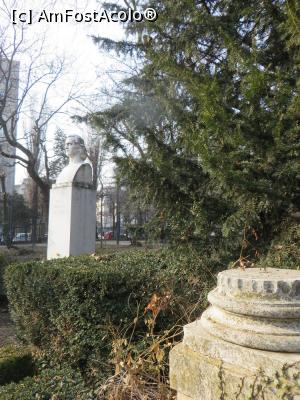 [P07] Poetul Mihai Eminescu - sculptor Ion Jalea - Parcul Cișmigiu.  » foto by tata123 🔱
 - 
<span class="allrVoted glyphicon glyphicon-heart hidden" id="av1140358"></span>
<a class="m-l-10 hidden" id="sv1140358" onclick="voting_Foto_DelVot(,1140358,3511)" role="button">șterge vot <span class="glyphicon glyphicon-remove"></span></a>
<a id="v91140358" class=" c-red"  onclick="voting_Foto_SetVot(1140358)" role="button"><span class="glyphicon glyphicon-heart-empty"></span> <b>LIKE</b> = Votează poza</a> <img class="hidden"  id="f1140358W9" src="/imagini/loader.gif" border="0" /><span class="AjErrMes hidden" id="e1140358ErM"></span>