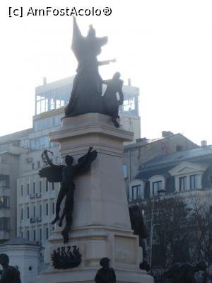 [P11] „Geniul României” rupe lanțurile - Statuia Ion C. Brătianu – Piața Universității.  » foto by tata123 🔱
 - 
<span class="allrVoted glyphicon glyphicon-heart hidden" id="av1152378"></span>
<a class="m-l-10 hidden" id="sv1152378" onclick="voting_Foto_DelVot(,1152378,3511)" role="button">șterge vot <span class="glyphicon glyphicon-remove"></span></a>
<a id="v91152378" class=" c-red"  onclick="voting_Foto_SetVot(1152378)" role="button"><span class="glyphicon glyphicon-heart-empty"></span> <b>LIKE</b> = Votează poza</a> <img class="hidden"  id="f1152378W9" src="/imagini/loader.gif" border="0" /><span class="AjErrMes hidden" id="e1152378ErM"></span>