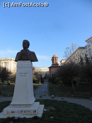 [P19] Bustul lui Avram Iancu și Biserica Kretzulescu - București.  » foto by tata123 🔱
 - 
<span class="allrVoted glyphicon glyphicon-heart hidden" id="av1152386"></span>
<a class="m-l-10 hidden" id="sv1152386" onclick="voting_Foto_DelVot(,1152386,3511)" role="button">șterge vot <span class="glyphicon glyphicon-remove"></span></a>
<a id="v91152386" class=" c-red"  onclick="voting_Foto_SetVot(1152386)" role="button"><span class="glyphicon glyphicon-heart-empty"></span> <b>LIKE</b> = Votează poza</a> <img class="hidden"  id="f1152386W9" src="/imagini/loader.gif" border="0" /><span class="AjErrMes hidden" id="e1152386ErM"></span>