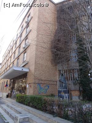 [P10] Universitatea Națională de Muzică și statuia lui George Enescu.  » foto by tata123 🔱
 - 
<span class="allrVoted glyphicon glyphicon-heart hidden" id="av1155097"></span>
<a class="m-l-10 hidden" id="sv1155097" onclick="voting_Foto_DelVot(,1155097,3511)" role="button">șterge vot <span class="glyphicon glyphicon-remove"></span></a>
<a id="v91155097" class=" c-red"  onclick="voting_Foto_SetVot(1155097)" role="button"><span class="glyphicon glyphicon-heart-empty"></span> <b>LIKE</b> = Votează poza</a> <img class="hidden"  id="f1155097W9" src="/imagini/loader.gif" border="0" /><span class="AjErrMes hidden" id="e1155097ErM"></span>