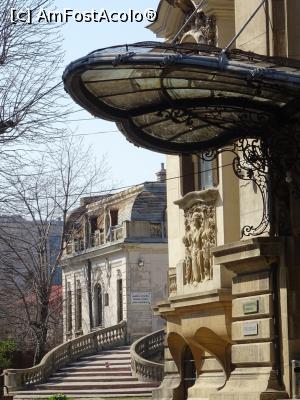 [P08] Intrare secundară în Palatul Cantacuzino iar în spate se observă Casa memorială „George Enescu”.  » foto by tata123 🔱
 - 
<span class="allrVoted glyphicon glyphicon-heart hidden" id="av1155095"></span>
<a class="m-l-10 hidden" id="sv1155095" onclick="voting_Foto_DelVot(,1155095,3511)" role="button">șterge vot <span class="glyphicon glyphicon-remove"></span></a>
<a id="v91155095" class=" c-red"  onclick="voting_Foto_SetVot(1155095)" role="button"><span class="glyphicon glyphicon-heart-empty"></span> <b>LIKE</b> = Votează poza</a> <img class="hidden"  id="f1155095W9" src="/imagini/loader.gif" border="0" /><span class="AjErrMes hidden" id="e1155095ErM"></span>