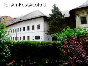 [P06] Casa zapciilor (Corpul de gardă sau Corpul slujitorilor) - clădire de secol al XVIII-lea &icirc;nglobată de Hanul lui Manuc. » foto by tata123 🔱
 - 
<span class="allrVoted glyphicon glyphicon-heart hidden" id="av1164906"></span>
<a class="m-l-10 hidden" id="sv1164906" onclick="voting_Foto_DelVot(,1164906,3511)" role="button">șterge vot <span class="glyphicon glyphicon-remove"></span></a>
<a id="v91164906" class=" c-red"  onclick="voting_Foto_SetVot(1164906)" role="button"><span class="glyphicon glyphicon-heart-empty"></span> <b>LIKE</b> = Votează poza</a> <img class="hidden"  id="f1164906W9" src="/imagini/loader.gif" border="0" /><span class="AjErrMes hidden" id="e1164906ErM"></span>