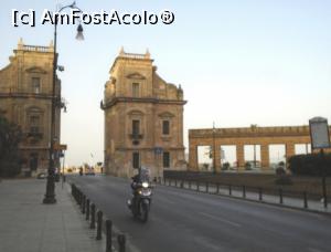 [P09] Porta Felice, partea dinspre Piazza San Spirito.  » foto by Carmen Ion
 - 
<span class="allrVoted glyphicon glyphicon-heart hidden" id="av1102075"></span>
<a class="m-l-10 hidden" id="sv1102075" onclick="voting_Foto_DelVot(,1102075,3527)" role="button">șterge vot <span class="glyphicon glyphicon-remove"></span></a>
<a id="v91102075" class=" c-red"  onclick="voting_Foto_SetVot(1102075)" role="button"><span class="glyphicon glyphicon-heart-empty"></span> <b>LIKE</b> = Votează poza</a> <img class="hidden"  id="f1102075W9" src="/imagini/loader.gif" border="0" /><span class="AjErrMes hidden" id="e1102075ErM"></span>