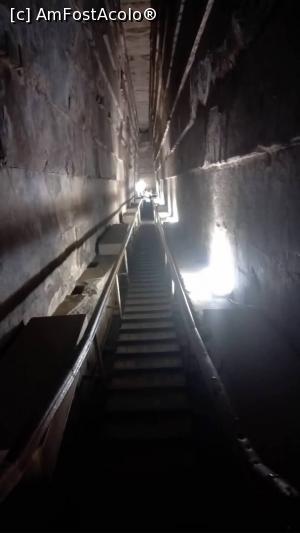 [P31] Acolo sus este camera mortuară unde a fost depus trupul îmbălsămat al marelui faraon Kheops. » foto by ovidiuyepi
 - 
<span class="allrVoted glyphicon glyphicon-heart hidden" id="av1365386"></span>
<a class="m-l-10 hidden" id="sv1365386" onclick="voting_Foto_DelVot(,1365386,3529)" role="button">șterge vot <span class="glyphicon glyphicon-remove"></span></a>
<a id="v91365386" class=" c-red"  onclick="voting_Foto_SetVot(1365386)" role="button"><span class="glyphicon glyphicon-heart-empty"></span> <b>LIKE</b> = Votează poza</a> <img class="hidden"  id="f1365386W9" src="/imagini/loader.gif" border="0" /><span class="AjErrMes hidden" id="e1365386ErM"></span>