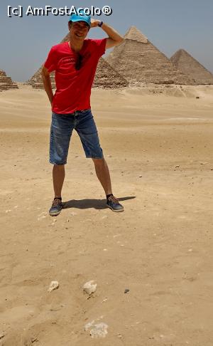 [P60] Eu sunt mare, ele (Piramidele) sunt mici. » foto by ovidiuyepi
 - 
<span class="allrVoted glyphicon glyphicon-heart hidden" id="av1365415"></span>
<a class="m-l-10 hidden" id="sv1365415" onclick="voting_Foto_DelVot(,1365415,3529)" role="button">șterge vot <span class="glyphicon glyphicon-remove"></span></a>
<a id="v91365415" class=" c-red"  onclick="voting_Foto_SetVot(1365415)" role="button"><span class="glyphicon glyphicon-heart-empty"></span> <b>LIKE</b> = Votează poza</a> <img class="hidden"  id="f1365415W9" src="/imagini/loader.gif" border="0" /><span class="AjErrMes hidden" id="e1365415ErM"></span>