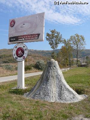 [P03] Indicatorul ce vă confirmă că aţi ajuns la poalele dealului unde veţi găsi Pâclele Mici » foto by Claudiu U.
 - 
<span class="allrVoted glyphicon glyphicon-heart hidden" id="av583329"></span>
<a class="m-l-10 hidden" id="sv583329" onclick="voting_Foto_DelVot(,583329,3566)" role="button">șterge vot <span class="glyphicon glyphicon-remove"></span></a>
<a id="v9583329" class=" c-red"  onclick="voting_Foto_SetVot(583329)" role="button"><span class="glyphicon glyphicon-heart-empty"></span> <b>LIKE</b> = Votează poza</a> <img class="hidden"  id="f583329W9" src="/imagini/loader.gif" border="0" /><span class="AjErrMes hidden" id="e583329ErM"></span>