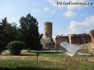 [P02] Turnul vazut dinspre Biserica Mare, sub cupola de plastic este o intrare in beciuri.  » foto by elviramvio
 - 
<span class="allrVoted glyphicon glyphicon-heart hidden" id="av662163"></span>
<a class="m-l-10 hidden" id="sv662163" onclick="voting_Foto_DelVot(,662163,3568)" role="button">șterge vot <span class="glyphicon glyphicon-remove"></span></a>
<a id="v9662163" class=" c-red"  onclick="voting_Foto_SetVot(662163)" role="button"><span class="glyphicon glyphicon-heart-empty"></span> <b>LIKE</b> = Votează poza</a> <img class="hidden"  id="f662163W9" src="/imagini/loader.gif" border="0" /><span class="AjErrMes hidden" id="e662163ErM"></span>