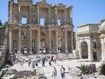 [P07] Biclioteca lui Celsus, emblema Efesului. Sub ea se afla mormantul lui Celsus. Observati in partea dreapta portile de intarare in Agora de Jos.  » foto by florinbad
 - 
<span class="allrVoted glyphicon glyphicon-heart hidden" id="av335805"></span>
<a class="m-l-10 hidden" id="sv335805" onclick="voting_Foto_DelVot(,335805,3592)" role="button">șterge vot <span class="glyphicon glyphicon-remove"></span></a>
<a id="v9335805" class=" c-red"  onclick="voting_Foto_SetVot(335805)" role="button"><span class="glyphicon glyphicon-heart-empty"></span> <b>LIKE</b> = Votează poza</a> <img class="hidden"  id="f335805W9" src="/imagini/loader.gif" border="0" /><span class="AjErrMes hidden" id="e335805ErM"></span>