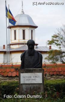 [P03] Casa memoriala Nicolae Iorga - Valenii de Munte » foto by cristinadumitru*
 - 
<span class="allrVoted glyphicon glyphicon-heart hidden" id="av22496"></span>
<a class="m-l-10 hidden" id="sv22496" onclick="voting_Foto_DelVot(,22496,3607)" role="button">șterge vot <span class="glyphicon glyphicon-remove"></span></a>
<a id="v922496" class=" c-red"  onclick="voting_Foto_SetVot(22496)" role="button"><span class="glyphicon glyphicon-heart-empty"></span> <b>LIKE</b> = Votează poza</a> <img class="hidden"  id="f22496W9" src="/imagini/loader.gif" border="0" /><span class="AjErrMes hidden" id="e22496ErM"></span>