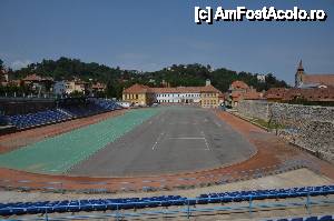 [P02] Liceul cu Program Sportiv si in dreapta se poate vedea Zidul Cetatii Brasovului » foto by Muffin2009*
 - 
<span class="allrVoted glyphicon glyphicon-heart hidden" id="av486242"></span>
<a class="m-l-10 hidden" id="sv486242" onclick="voting_Foto_DelVot(,486242,3615)" role="button">șterge vot <span class="glyphicon glyphicon-remove"></span></a>
<a id="v9486242" class=" c-red"  onclick="voting_Foto_SetVot(486242)" role="button"><span class="glyphicon glyphicon-heart-empty"></span> <b>LIKE</b> = Votează poza</a> <img class="hidden"  id="f486242W9" src="/imagini/loader.gif" border="0" /><span class="AjErrMes hidden" id="e486242ErM"></span>