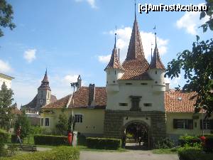 [P15] Poarta Ecaterinei » foto by dorgo
 - 
<span class="allrVoted glyphicon glyphicon-heart hidden" id="av660356"></span>
<a class="m-l-10 hidden" id="sv660356" onclick="voting_Foto_DelVot(,660356,3615)" role="button">șterge vot <span class="glyphicon glyphicon-remove"></span></a>
<a id="v9660356" class=" c-red"  onclick="voting_Foto_SetVot(660356)" role="button"><span class="glyphicon glyphicon-heart-empty"></span> <b>LIKE</b> = Votează poza</a> <img class="hidden"  id="f660356W9" src="/imagini/loader.gif" border="0" /><span class="AjErrMes hidden" id="e660356ErM"></span>