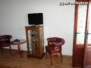 [P08] mobilierul camerei si usa din lemn spre balcon » foto by amero
 - 
<span class="allrVoted glyphicon glyphicon-heart hidden" id="av554817"></span>
<a class="m-l-10 hidden" id="sv554817" onclick="voting_Foto_DelVot(,554817,3620)" role="button">șterge vot <span class="glyphicon glyphicon-remove"></span></a>
<a id="v9554817" class=" c-red"  onclick="voting_Foto_SetVot(554817)" role="button"><span class="glyphicon glyphicon-heart-empty"></span> <b>LIKE</b> = Votează poza</a> <img class="hidden"  id="f554817W9" src="/imagini/loader.gif" border="0" /><span class="AjErrMes hidden" id="e554817ErM"></span>