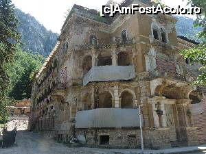 [P10] fostul hotel Traian, fosta directiune (dar si pavilion sanatorial) actuala ruina. » foto by negoita*
 - 
<span class="allrVoted glyphicon glyphicon-heart hidden" id="av692322"></span>
<a class="m-l-10 hidden" id="sv692322" onclick="voting_Foto_DelVot(,692322,3645)" role="button">șterge vot <span class="glyphicon glyphicon-remove"></span></a>
<a id="v9692322" class=" c-red"  onclick="voting_Foto_SetVot(692322)" role="button"><span class="glyphicon glyphicon-heart-empty"></span> <b>LIKE</b> = Votează poza</a> <img class="hidden"  id="f692322W9" src="/imagini/loader.gif" border="0" /><span class="AjErrMes hidden" id="e692322ErM"></span>