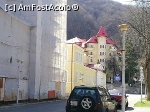 [P10] Pavilionul 1 (Hotelul Traian) acoperit in continuare de schele si cladirea din spate este Hotelul Cerna » foto by fredutza
 - 
<span class="allrVoted glyphicon glyphicon-heart hidden" id="av1060305"></span>
<a class="m-l-10 hidden" id="sv1060305" onclick="voting_Foto_DelVot(,1060305,3645)" role="button">șterge vot <span class="glyphicon glyphicon-remove"></span></a>
<a id="v91060305" class=" c-red"  onclick="voting_Foto_SetVot(1060305)" role="button"><span class="glyphicon glyphicon-heart-empty"></span> <b>LIKE</b> = Votează poza</a> <img class="hidden"  id="f1060305W9" src="/imagini/loader.gif" border="0" /><span class="AjErrMes hidden" id="e1060305ErM"></span>