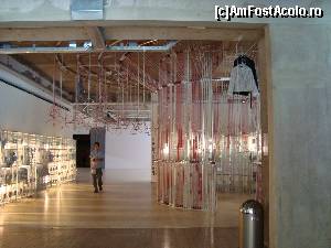 [P07] Am pus bagajul de mănă într-un locker transparent, la expozitie, pentru un euro... admirati vă rog cuierul suspendat pt haine, dee inspirată de minele unde lucrau muncitorii.  » foto by mireille
 - 
<span class="allrVoted glyphicon glyphicon-heart hidden" id="av618966"></span>
<a class="m-l-10 hidden" id="sv618966" onclick="voting_Foto_DelVot(,618966,3679)" role="button">șterge vot <span class="glyphicon glyphicon-remove"></span></a>
<a id="v9618966" class=" c-red"  onclick="voting_Foto_SetVot(618966)" role="button"><span class="glyphicon glyphicon-heart-empty"></span> <b>LIKE</b> = Votează poza</a> <img class="hidden"  id="f618966W9" src="/imagini/loader.gif" border="0" /><span class="AjErrMes hidden" id="e618966ErM"></span>