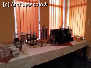 [P06] Espressoarele nu chiar ultimul model scos pe piață. (no hot chocolate...) în schimb, ceaiuri foarte bune.  » foto by Eric s mom
 - 
<span class="allrVoted glyphicon glyphicon-heart hidden" id="av1053135"></span>
<a class="m-l-10 hidden" id="sv1053135" onclick="voting_Foto_DelVot(,1053135,3690)" role="button">șterge vot <span class="glyphicon glyphicon-remove"></span></a>
<a id="v91053135" class=" c-red"  onclick="voting_Foto_SetVot(1053135)" role="button"><span class="glyphicon glyphicon-heart-empty"></span> <b>LIKE</b> = Votează poza</a> <img class="hidden"  id="f1053135W9" src="/imagini/loader.gif" border="0" /><span class="AjErrMes hidden" id="e1053135ErM"></span>