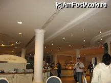 [P08] Bufetul (la ora cand a fost facuta poza, mai mult de jumatate din hotel inca dormita astfel ca si restaurantul si bufetul nu erau aglomerate) » foto by Akinom
 - 
<span class="allrVoted glyphicon glyphicon-heart hidden" id="av65190"></span>
<a class="m-l-10 hidden" id="sv65190" onclick="voting_Foto_DelVot(,65190,3702)" role="button">șterge vot <span class="glyphicon glyphicon-remove"></span></a>
<a id="v965190" class=" c-red"  onclick="voting_Foto_SetVot(65190)" role="button"><span class="glyphicon glyphicon-heart-empty"></span> <b>LIKE</b> = Votează poza</a> <img class="hidden"  id="f65190W9" src="/imagini/loader.gif" border="0" /><span class="AjErrMes hidden" id="e65190ErM"></span>