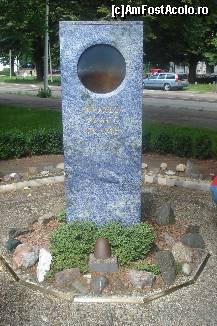 [P04] Monumentul cu flacara nestinsa a Pacii Internationale din fata Tribunalului de la Haga » foto by ileanaxperta*
 - 
<span class="allrVoted glyphicon glyphicon-heart hidden" id="av125424"></span>
<a class="m-l-10 hidden" id="sv125424" onclick="voting_Foto_DelVot(,125424,3710)" role="button">șterge vot <span class="glyphicon glyphicon-remove"></span></a>
<a id="v9125424" class=" c-red"  onclick="voting_Foto_SetVot(125424)" role="button"><span class="glyphicon glyphicon-heart-empty"></span> <b>LIKE</b> = Votează poza</a> <img class="hidden"  id="f125424W9" src="/imagini/loader.gif" border="0" /><span class="AjErrMes hidden" id="e125424ErM"></span>