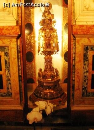 [P32] Relicvariul din aur si argint, continand capul sfantului Dominic » foto by Radu Tudoran
 - 
<span class="allrVoted glyphicon glyphicon-heart hidden" id="av759720"></span>
<a class="m-l-10 hidden" id="sv759720" onclick="voting_Foto_DelVot(,759720,3721)" role="button">șterge vot <span class="glyphicon glyphicon-remove"></span></a>
<a id="v9759720" class=" c-red"  onclick="voting_Foto_SetVot(759720)" role="button"><span class="glyphicon glyphicon-heart-empty"></span> <b>LIKE</b> = Votează poza</a> <img class="hidden"  id="f759720W9" src="/imagini/loader.gif" border="0" /><span class="AjErrMes hidden" id="e759720ErM"></span>