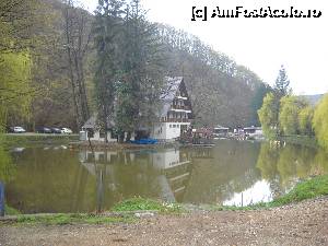 [P12] lacul din Moneasa » foto by inutiu
 - 
<span class="allrVoted glyphicon glyphicon-heart hidden" id="av347147"></span>
<a class="m-l-10 hidden" id="sv347147" onclick="voting_Foto_DelVot(,347147,3740)" role="button">șterge vot <span class="glyphicon glyphicon-remove"></span></a>
<a id="v9347147" class=" c-red"  onclick="voting_Foto_SetVot(347147)" role="button"><span class="glyphicon glyphicon-heart-empty"></span> <b>LIKE</b> = Votează poza</a> <img class="hidden"  id="f347147W9" src="/imagini/loader.gif" border="0" /><span class="AjErrMes hidden" id="e347147ErM"></span>