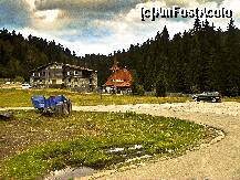[P07] Vedere din parcarea hotelului iadolina asupra cabanei din Stana de Vale si cladirea postei. » foto by cristi46
 - 
<span class="allrVoted glyphicon glyphicon-heart hidden" id="av273711"></span>
<a class="m-l-10 hidden" id="sv273711" onclick="voting_Foto_DelVot(,273711,3764)" role="button">șterge vot <span class="glyphicon glyphicon-remove"></span></a>
<a id="v9273711" class=" c-red"  onclick="voting_Foto_SetVot(273711)" role="button"><span class="glyphicon glyphicon-heart-empty"></span> <b>LIKE</b> = Votează poza</a> <img class="hidden"  id="f273711W9" src="/imagini/loader.gif" border="0" /><span class="AjErrMes hidden" id="e273711ErM"></span>