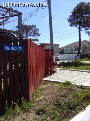 [P02] Din micuța Strada a Meduzei pe care se află Casa Nanu cotim stânga pe Strada Dorobanți cautand (obsesiv) marea, Eforie Nord,  » foto by danaeldreny*
 - 
<span class="allrVoted glyphicon glyphicon-heart hidden" id="av857943"></span>
<a class="m-l-10 hidden" id="sv857943" onclick="voting_Foto_DelVot(,857943,3771)" role="button">șterge vot <span class="glyphicon glyphicon-remove"></span></a>
<a id="v9857943" class=" c-red"  onclick="voting_Foto_SetVot(857943)" role="button"><span class="glyphicon glyphicon-heart-empty"></span> <b>LIKE</b> = Votează poza</a> <img class="hidden"  id="f857943W9" src="/imagini/loader.gif" border="0" /><span class="AjErrMes hidden" id="e857943ErM"></span>