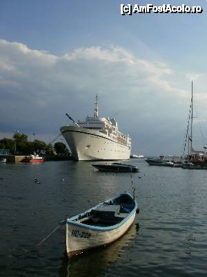 [P10] una mica - una mare » foto by Nicu V
 - 
<span class="allrVoted glyphicon glyphicon-heart hidden" id="av394729"></span>
<a class="m-l-10 hidden" id="sv394729" onclick="voting_Foto_DelVot(,394729,3774)" role="button">șterge vot <span class="glyphicon glyphicon-remove"></span></a>
<a id="v9394729" class=" c-red"  onclick="voting_Foto_SetVot(394729)" role="button"><span class="glyphicon glyphicon-heart-empty"></span> <b>LIKE</b> = Votează poza</a> <img class="hidden"  id="f394729W9" src="/imagini/loader.gif" border="0" /><span class="AjErrMes hidden" id="e394729ErM"></span>