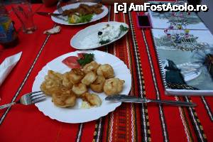 [P40] În spate - midii prăjite, mai încoace - katak, și mai încoace - buletele de brânză delicioase! În dreapta - jucăria cu pricina.  » foto by le_maitre
 - 
<span class="allrVoted glyphicon glyphicon-heart hidden" id="av483547"></span>
<a class="m-l-10 hidden" id="sv483547" onclick="voting_Foto_DelVot(,483547,3774)" role="button">șterge vot <span class="glyphicon glyphicon-remove"></span></a>
<a id="v9483547" class=" c-red"  onclick="voting_Foto_SetVot(483547)" role="button"><span class="glyphicon glyphicon-heart-empty"></span> <b>LIKE</b> = Votează poza</a> <img class="hidden"  id="f483547W9" src="/imagini/loader.gif" border="0" /><span class="AjErrMes hidden" id="e483547ErM"></span>