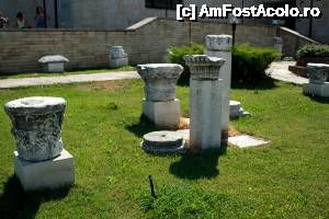 [P08] În spatele machetei orașului - rămășițe ale civilizației grecești în mica peninsulă - capiteluri de coloană.  » foto by le_maitre
 - 
<span class="allrVoted glyphicon glyphicon-heart hidden" id="av483515"></span>
<a class="m-l-10 hidden" id="sv483515" onclick="voting_Foto_DelVot(,483515,3774)" role="button">șterge vot <span class="glyphicon glyphicon-remove"></span></a>
<a id="v9483515" class=" c-red"  onclick="voting_Foto_SetVot(483515)" role="button"><span class="glyphicon glyphicon-heart-empty"></span> <b>LIKE</b> = Votează poza</a> <img class="hidden"  id="f483515W9" src="/imagini/loader.gif" border="0" /><span class="AjErrMes hidden" id="e483515ErM"></span>