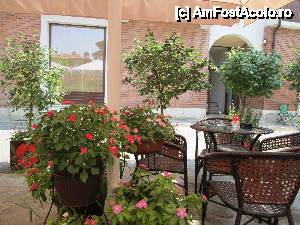 [P34] o oaza de relaxare la o terasa plina de flori...  » foto by ile07
 - 
<span class="allrVoted glyphicon glyphicon-heart hidden" id="av457285"></span>
<a class="m-l-10 hidden" id="sv457285" onclick="voting_Foto_DelVot(,457285,3774)" role="button">șterge vot <span class="glyphicon glyphicon-remove"></span></a>
<a id="v9457285" class=" c-red"  onclick="voting_Foto_SetVot(457285)" role="button"><span class="glyphicon glyphicon-heart-empty"></span> <b>LIKE</b> = Votează poza</a> <img class="hidden"  id="f457285W9" src="/imagini/loader.gif" border="0" /><span class="AjErrMes hidden" id="e457285ErM"></span>