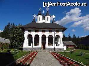 [P01] Biserica din lăcaşul sfânt Cheia » foto by Marian Preda
 - 
<span class="allrVoted glyphicon glyphicon-heart hidden" id="av693129"></span>
<a class="m-l-10 hidden" id="sv693129" onclick="voting_Foto_DelVot(,693129,3798)" role="button">șterge vot <span class="glyphicon glyphicon-remove"></span></a>
<a id="v9693129" class=" c-red"  onclick="voting_Foto_SetVot(693129)" role="button"><span class="glyphicon glyphicon-heart-empty"></span> <b>LIKE</b> = Votează poza</a> <img class="hidden"  id="f693129W9" src="/imagini/loader.gif" border="0" /><span class="AjErrMes hidden" id="e693129ErM"></span>