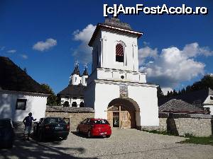 [P02] Intrarea principală în mănăstire » foto by Marian Preda
 - 
<span class="allrVoted glyphicon glyphicon-heart hidden" id="av693130"></span>
<a class="m-l-10 hidden" id="sv693130" onclick="voting_Foto_DelVot(,693130,3798)" role="button">șterge vot <span class="glyphicon glyphicon-remove"></span></a>
<a id="v9693130" class=" c-red"  onclick="voting_Foto_SetVot(693130)" role="button"><span class="glyphicon glyphicon-heart-empty"></span> <b>LIKE</b> = Votează poza</a> <img class="hidden"  id="f693130W9" src="/imagini/loader.gif" border="0" /><span class="AjErrMes hidden" id="e693130ErM"></span>