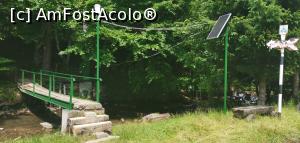 [P01] Puntea peste pârâul Cheița, în spatele hotelului Zăganu. De aici începe traseul Cheile Cheiței. Pe indicatorul acela abia se mai vede triunghi albastru, 1,5 ore. Noi am făcut 2,5 ore. » foto by Aurici
 - 
<span class="allrVoted glyphicon glyphicon-heart hidden" id="av1174434"></span>
<a class="m-l-10 hidden" id="sv1174434" onclick="voting_Foto_DelVot(,1174434,3798)" role="button">șterge vot <span class="glyphicon glyphicon-remove"></span></a>
<a id="v91174434" class=" c-red"  onclick="voting_Foto_SetVot(1174434)" role="button"><span class="glyphicon glyphicon-heart-empty"></span> <b>LIKE</b> = Votează poza</a> <img class="hidden"  id="f1174434W9" src="/imagini/loader.gif" border="0" /><span class="AjErrMes hidden" id="e1174434ErM"></span>