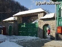 [P18] Maneciu, o comuna care se pregateste pentru agroturism - intrarea Manastirii Suzana din localitate » foto by valimi
 - 
<span class="allrVoted glyphicon glyphicon-heart hidden" id="av175050"></span>
<a class="m-l-10 hidden" id="sv175050" onclick="voting_Foto_DelVot(,175050,3798)" role="button">șterge vot <span class="glyphicon glyphicon-remove"></span></a>
<a id="v9175050" class=" c-red"  onclick="voting_Foto_SetVot(175050)" role="button"><span class="glyphicon glyphicon-heart-empty"></span> <b>LIKE</b> = Votează poza</a> <img class="hidden"  id="f175050W9" src="/imagini/loader.gif" border="0" /><span class="AjErrMes hidden" id="e175050ErM"></span>