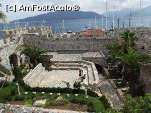 [P11] Curtea interioară a castelului din Marmaris » foto by irinad
 - 
<span class="allrVoted glyphicon glyphicon-heart hidden" id="av1005031"></span>
<a class="m-l-10 hidden" id="sv1005031" onclick="voting_Foto_DelVot(,1005031,3806)" role="button">șterge vot <span class="glyphicon glyphicon-remove"></span></a>
<a id="v91005031" class=" c-red"  onclick="voting_Foto_SetVot(1005031)" role="button"><span class="glyphicon glyphicon-heart-empty"></span> <b>LIKE</b> = Votează poza</a> <img class="hidden"  id="f1005031W9" src="/imagini/loader.gif" border="0" /><span class="AjErrMes hidden" id="e1005031ErM"></span>