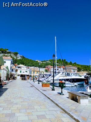 [P11] Faleza și portul. » foto by Rodel
 - 
<span class="allrVoted glyphicon glyphicon-heart hidden" id="av1338615"></span>
<a class="m-l-10 hidden" id="sv1338615" onclick="voting_Foto_DelVot(,1338615,3807)" role="button">șterge vot <span class="glyphicon glyphicon-remove"></span></a>
<a id="v91338615" class=" c-red"  onclick="voting_Foto_SetVot(1338615)" role="button"><span class="glyphicon glyphicon-heart-empty"></span> <b>LIKE</b> = Votează poza</a> <img class="hidden"  id="f1338615W9" src="/imagini/loader.gif" border="0" /><span class="AjErrMes hidden" id="e1338615ErM"></span>