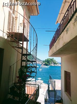 [P21] Parga,între două clădiri, vedere spre mare și port. » foto by Rodel
 - 
<span class="allrVoted glyphicon glyphicon-heart hidden" id="av1338625"></span>
<a class="m-l-10 hidden" id="sv1338625" onclick="voting_Foto_DelVot(,1338625,3807)" role="button">șterge vot <span class="glyphicon glyphicon-remove"></span></a>
<a id="v91338625" class=" c-red"  onclick="voting_Foto_SetVot(1338625)" role="button"><span class="glyphicon glyphicon-heart-empty"></span> <b>LIKE</b> = Votează poza</a> <img class="hidden"  id="f1338625W9" src="/imagini/loader.gif" border="0" /><span class="AjErrMes hidden" id="e1338625ErM"></span>