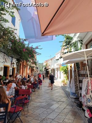 [P07] O stradă din Paxos cu terasă și magazine cu suveniruri. » foto by Rodel
 - 
<span class="allrVoted glyphicon glyphicon-heart hidden" id="av1338611"></span>
<a class="m-l-10 hidden" id="sv1338611" onclick="voting_Foto_DelVot(,1338611,3807)" role="button">șterge vot <span class="glyphicon glyphicon-remove"></span></a>
<a id="v91338611" class=" c-red"  onclick="voting_Foto_SetVot(1338611)" role="button"><span class="glyphicon glyphicon-heart-empty"></span> <b>LIKE</b> = Votează poza</a> <img class="hidden"  id="f1338611W9" src="/imagini/loader.gif" border="0" /><span class="AjErrMes hidden" id="e1338611ErM"></span>