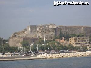 [P04] Noua fortareata, din pacate o parte distrusa inainte de unirea Celor Sapte Insule Ionice (Eptanisa) si apoi in bombardamentele din timpul celui de-al doilea razboi mondial.  » foto by mogly
 - 
<span class="allrVoted glyphicon glyphicon-heart hidden" id="av703559"></span>
<a class="m-l-10 hidden" id="sv703559" onclick="voting_Foto_DelVot(,703559,3807)" role="button">șterge vot <span class="glyphicon glyphicon-remove"></span></a>
<a id="v9703559" class=" c-red"  onclick="voting_Foto_SetVot(703559)" role="button"><span class="glyphicon glyphicon-heart-empty"></span> <b>LIKE</b> = Votează poza</a> <img class="hidden"  id="f703559W9" src="/imagini/loader.gif" border="0" /><span class="AjErrMes hidden" id="e703559ErM"></span>