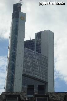 [P04] Zgarie-norii din Frankfurt cu cea mai inalta cladire, Commertzbank Tower » foto by ileanaxperta*
 - 
<span class="allrVoted glyphicon glyphicon-heart hidden" id="av126729"></span>
<a class="m-l-10 hidden" id="sv126729" onclick="voting_Foto_DelVot(,126729,3827)" role="button">șterge vot <span class="glyphicon glyphicon-remove"></span></a>
<a id="v9126729" class=" c-red"  onclick="voting_Foto_SetVot(126729)" role="button"><span class="glyphicon glyphicon-heart-empty"></span> <b>LIKE</b> = Votează poza</a> <img class="hidden"  id="f126729W9" src="/imagini/loader.gif" border="0" /><span class="AjErrMes hidden" id="e126729ErM"></span>